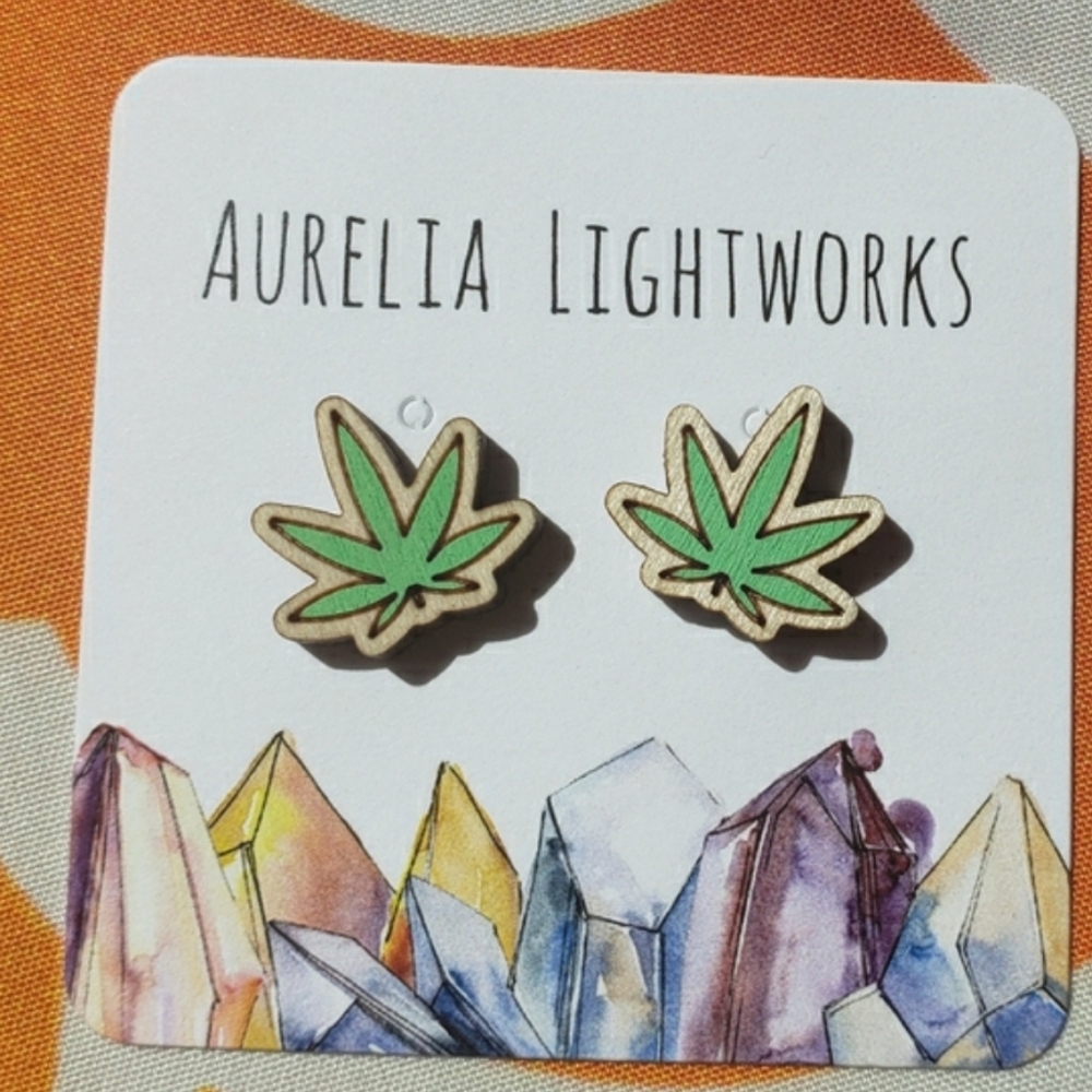 Laser cut cannabis leaf stud earrings - Picture 8 of 8